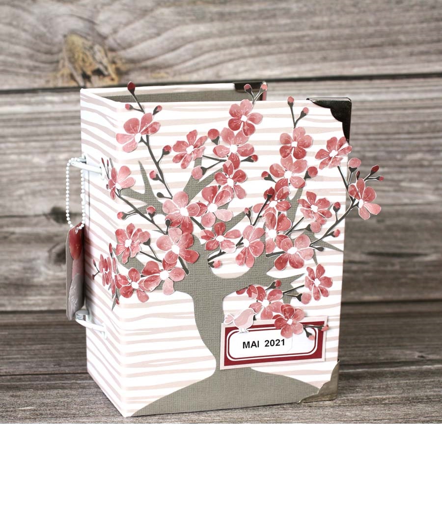 Mini album scrapbooking fleurs de cerisier by Julie pour éphéméria