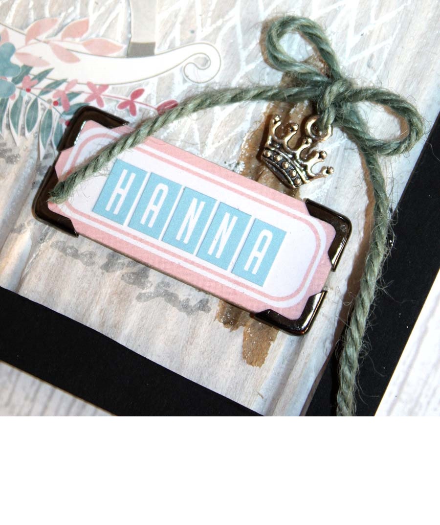 carte de naissance en scrapbooking avec un bord noir