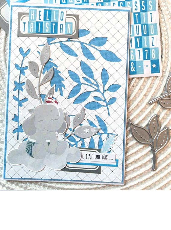 carte de naissance dans les tons bleus et blanc avec un petit éléphant