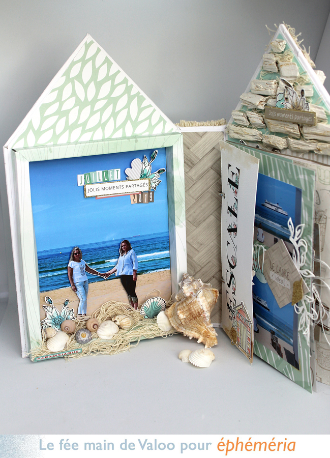 Mini album de scrapbooking en forme de cabine de place avec des photos sur la mer