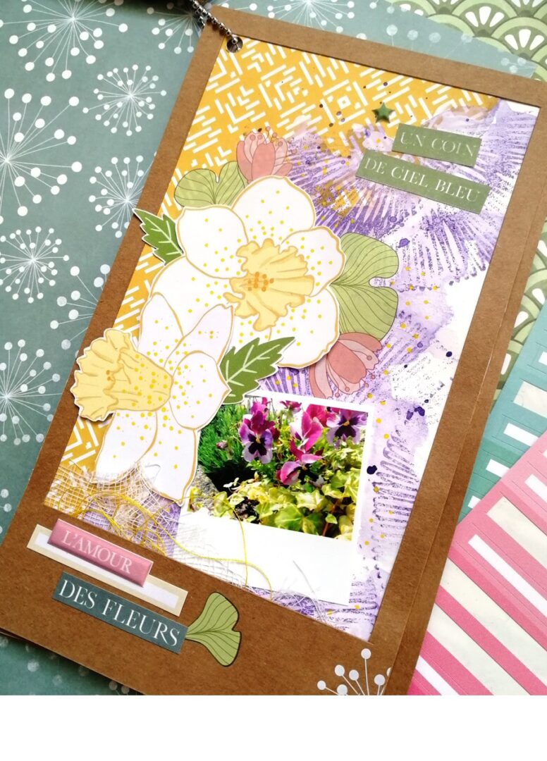 carnet en scrapbooking sur le thème du printemps avec des fleurs